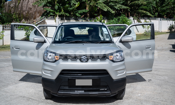 Buy Used Suzuki Ignis Silver Car in Mahe in Victoria Buy Used Suzuki Ignis Silver Car in Mahe in Victoria