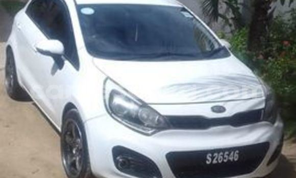 Buy Used Kia Rio White Car in Mahe in Victoria
