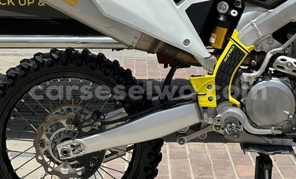 Buy Used Suzuki RM Beige Bike in Bel Ombre in West Mahé Buy Used Suzuki RM Beige Bike in Bel Ombre in West Mahé