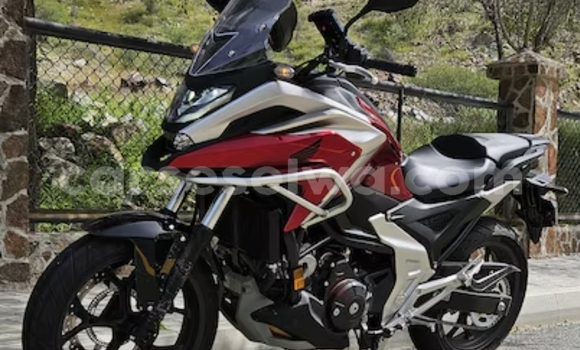 Acheter Occasion Moto Honda NC Rouge à Anse Aux Pins, East Mahé