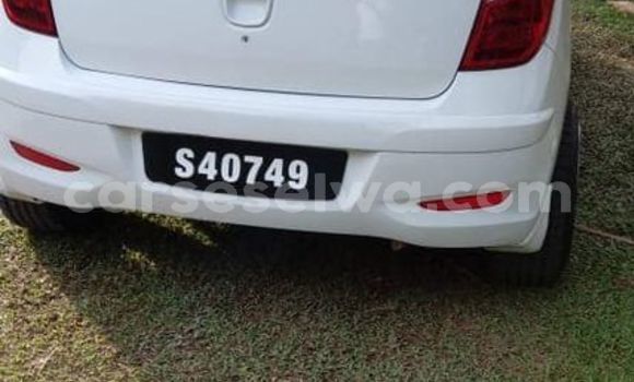 Buy Used Hyundai i10 White Car in Anse Aux Pins in East Mahé Buy Used Hyundai i10 White Car in Anse Aux Pins in East Mahé