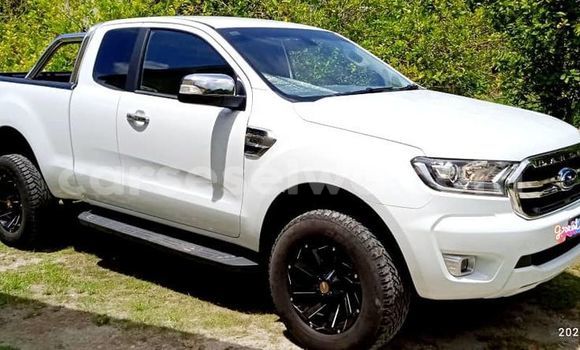 Buy Used Ford Taurus X White Car in Anse Royale in South Mahé Buy Used Ford Taurus X White Car in Anse Royale in South Mahé