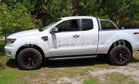 Buy Used Ford Taurus X White Car in Anse Royale in South Mahé Buy Used Ford Taurus X White Car in Anse Royale in South Mahé