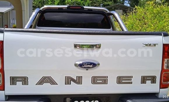 Buy Used Ford Taurus X White Car in Anse Royale in South Mahé Buy Used Ford Taurus X White Car in Anse Royale in South Mahé