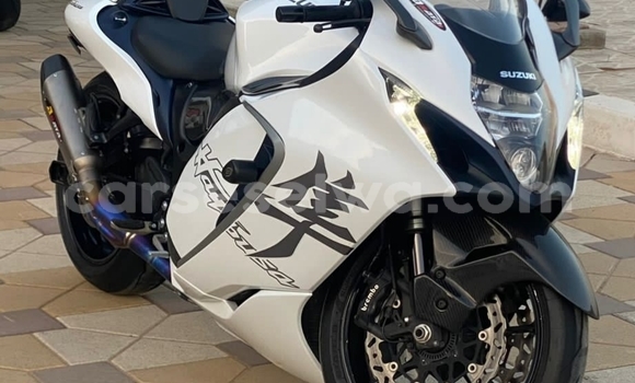 Buy Used Suzuki HAYABUSA White Bike in Bel Ombre in West Mahé Buy Used Suzuki HAYABUSA White Bike in Bel Ombre in West Mahé