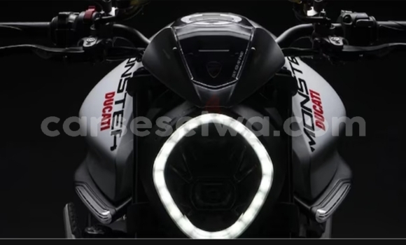 Acheter Occasion Moto Ducati Monster Blanc à Bel Ombre, West Mahé