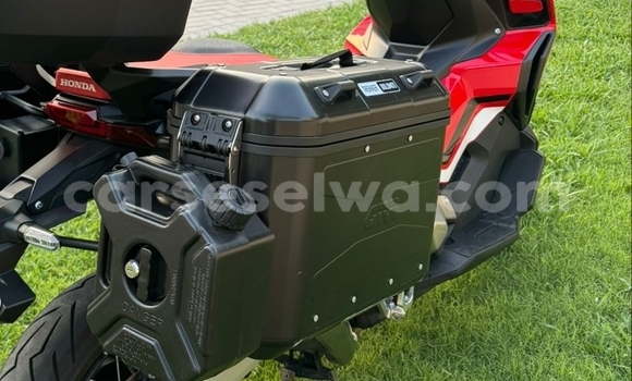 Acheter Occasion Moto Honda X-ADV Rouge à Anse Aux Pins, East Mahé Acheter Occasion Moto Honda X-ADV Rouge à Anse Aux Pins, East Mahé