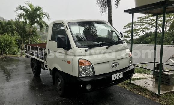 Acheter Occasion Utilitaire Hyundai H200 Blanc à Anse Aux Pins, East Mahé