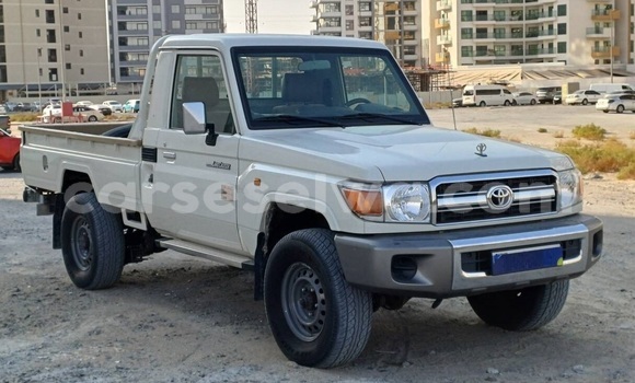 Buy Used Toyota Land Cruiser White Car in Saint Louis in Greater Victoria Buy Used Toyota Land Cruiser White Car in Saint Louis in Greater Victoria