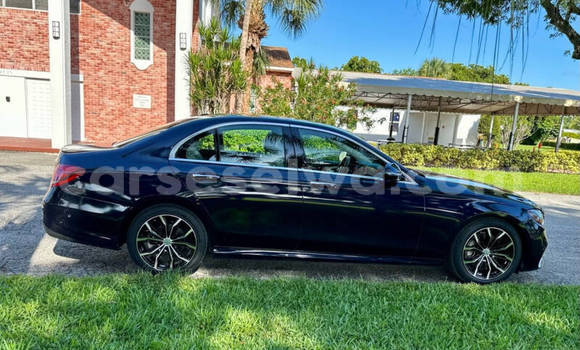 Buy Used Mercedes‒Benz E–Class Blue Car in Saint Louis in Greater Victoria Buy Used Mercedes‒Benz E–Class Blue Car in Saint Louis in Greater Victoria