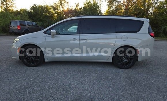 Buy Used Chrysler Pacifica White Car in Plaisance in Greater Victoria Buy Used Chrysler Pacifica White Car in Plaisance in Greater Victoria
