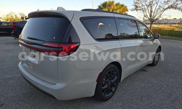 Buy Used Chrysler Pacifica White Car in Plaisance in Greater Victoria Buy Used Chrysler Pacifica White Car in Plaisance in Greater Victoria