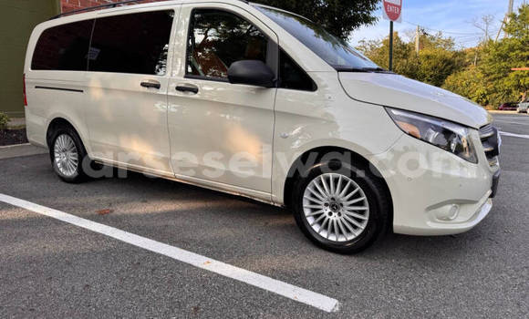Acheter Occasion Voiture Mercedes‒Benz Vito Blanc à Saint Louis, Grand Victoria