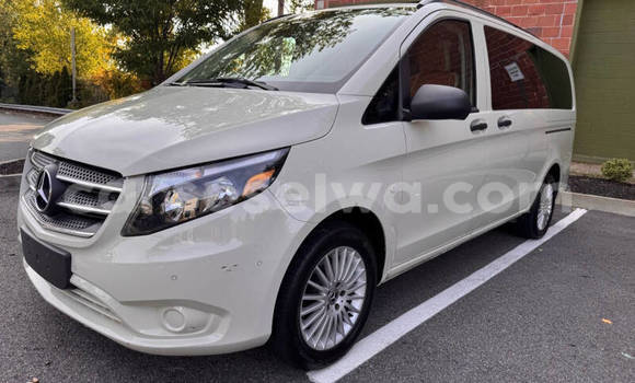 Buy Used Mercedes‒Benz Vito White Car in Saint Louis in Greater Victoria Buy Used Mercedes‒Benz Vito White Car in Saint Louis in Greater Victoria