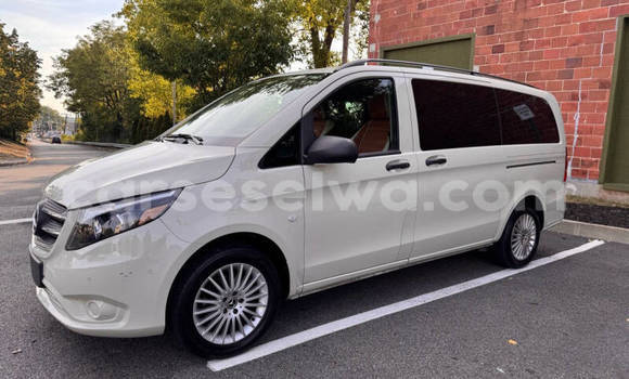 Buy Used Mercedes‒Benz Vito White Car in Saint Louis in Greater Victoria Buy Used Mercedes‒Benz Vito White Car in Saint Louis in Greater Victoria