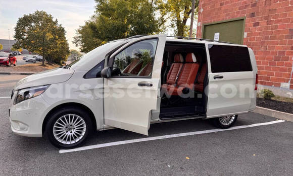 Buy Used Mercedes‒Benz Vito White Car in Saint Louis in Greater Victoria Buy Used Mercedes‒Benz Vito White Car in Saint Louis in Greater Victoria