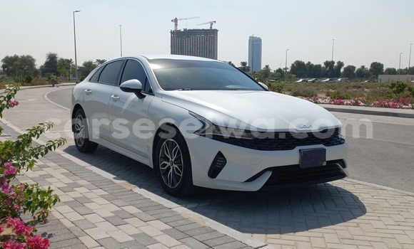 Buy Used Kia K5 White Car in Saint Louis in Greater Victoria Buy Used Kia K5 White Car in Saint Louis in Greater Victoria