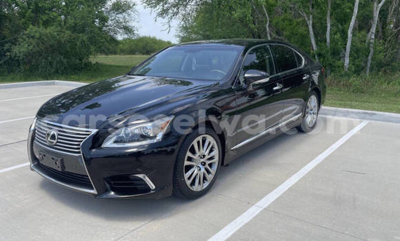Acheter Occasion Voiture Lexus LS Bleu à La Passe, Îles intérieures