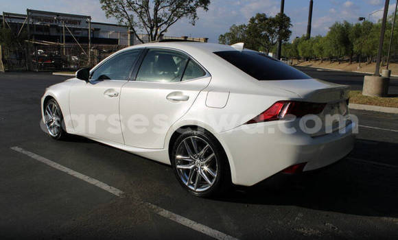 Buy Used Lexus IS White Car in Plaisance in Greater Victoria Buy Used Lexus IS White Car in Plaisance in Greater Victoria