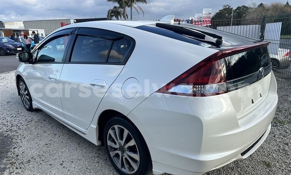 Buy Used Honda Insight White Car in Les Mamelles in Greater Victoria Buy Used Honda Insight White Car in Les Mamelles in Greater Victoria