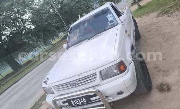 Buy Used Ford Contour Green Car in Anse Aux Pins in East Mahé