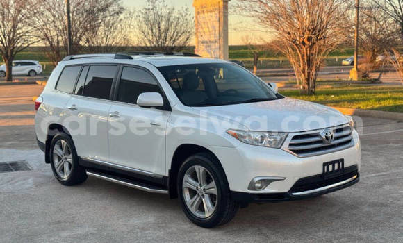 Buy Used Toyota Highlander White Car in Saint Louis in Greater Victoria Buy Used Toyota Highlander White Car in Saint Louis in Greater Victoria