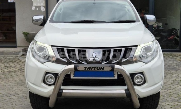 Buy Used Mitsubishi Triton White Car in Mont Fleuri in Greater Victoria Buy Used Mitsubishi Triton White Car in Mont Fleuri in Greater Victoria