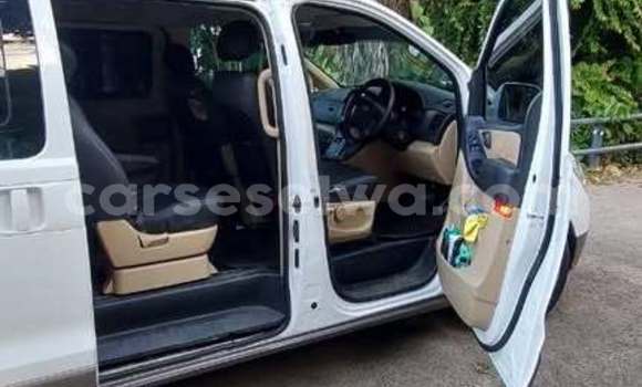 Buy Used Hyundai H1 White Car in Victoria in East africa Buy Used Hyundai H1 White Car in Victoria in East africa