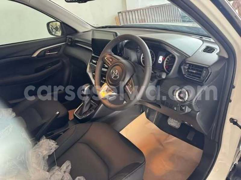 Big with watermark toyota hilux west mahe anse boileau 8118