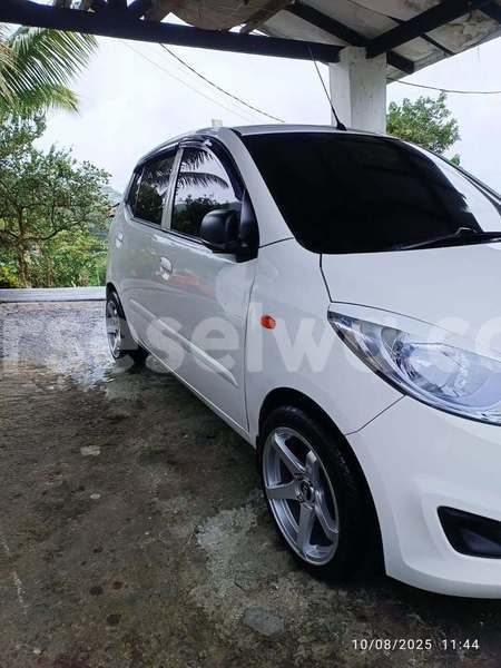 Big with watermark hyundai i10 north mahe beau vallon 8138