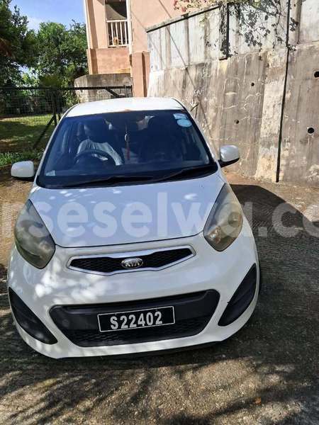 Big with watermark kia picanto victoria mahe 8140