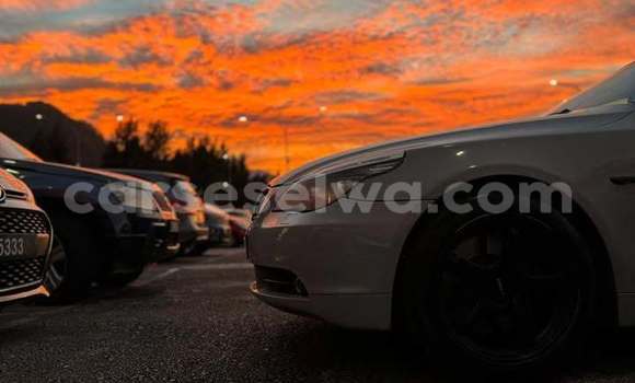 Acheter Occasion Voiture BMW E3 Blanc à Mahé, Victoria Acheter Occasion Voiture BMW E3 Blanc à Mahé, Victoria