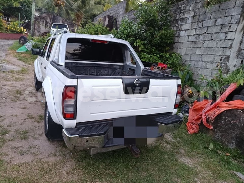 Big with watermark nissan hardbody victoria mahe 8142