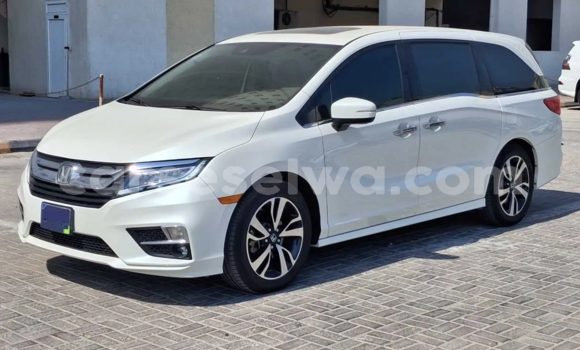 Buy Used Honda Odyssey White Car in Victoria in East africa