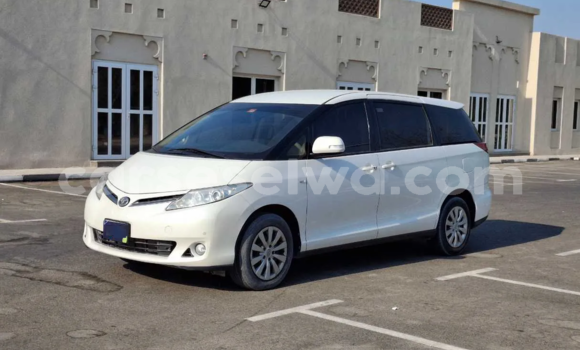 Buy Used Toyota Previa White Car in Victoria in East africa