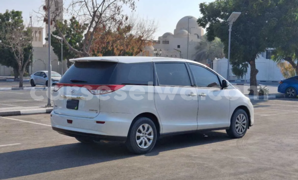 Buy Used Toyota Previa White Car in Victoria in East africa Buy Used Toyota Previa White Car in Victoria in East africa