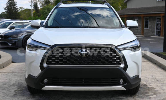 Buy Used Toyota Corolla Cross White Car in Saint Louis in Greater Victoria Buy Used Toyota Corolla Cross White Car in Saint Louis in Greater Victoria