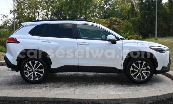 Buy Used Toyota Corolla Cross White Car in Saint Louis in Greater Victoria Buy Used Toyota Corolla Cross White Car in Saint Louis in Greater Victoria