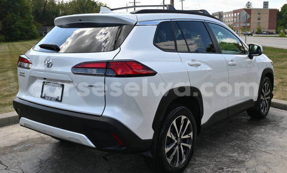 Buy Used Toyota Corolla Cross White Car in Saint Louis in Greater Victoria Buy Used Toyota Corolla Cross White Car in Saint Louis in Greater Victoria