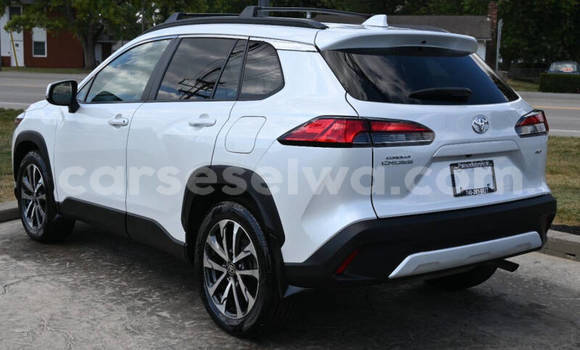 Buy Used Toyota Corolla Cross White Car in Saint Louis in Greater Victoria Buy Used Toyota Corolla Cross White Car in Saint Louis in Greater Victoria