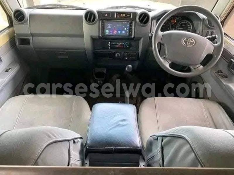 Big with watermark toyota land cruiser east africa victoria 8229