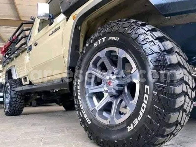 Big with watermark toyota land cruiser east africa victoria 8229