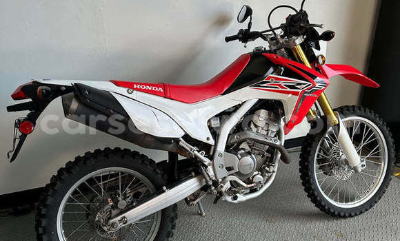 Acheter Occasion Moto Honda CRF Gris à Anse Boileau, West Mahé Acheter Occasion Moto Honda CRF Gris à Anse Boileau, West Mahé