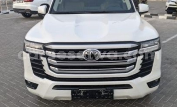 Buy Used Toyota Land Cruiser White Car in Saint Louis in Greater Victoria