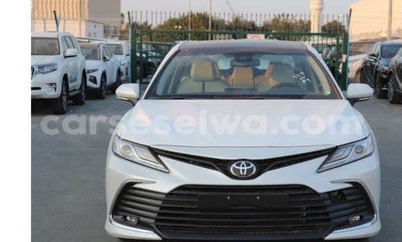 Buy Used Toyota Camry White Car in Mahe in Victoria