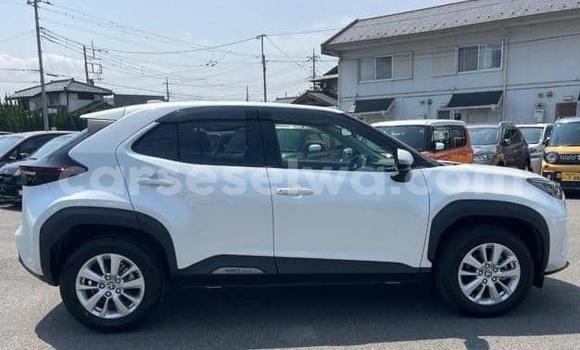 Buy Used Toyota Yaris White Car in Bel Ombre in West Mahé Buy Used Toyota Yaris White Car in Bel Ombre in West Mahé