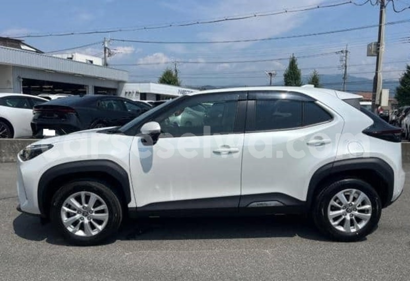 Big with watermark toyota yaris west mahe bel ombre 8285