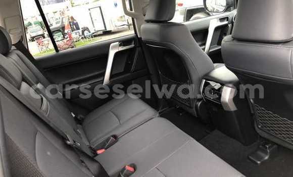 Acheter Neuf Voiture Toyota Land Cruiser Prado Noir à Anse Aux Pins, East Mahé Acheter Neuf Voiture Toyota Land Cruiser Prado Noir à Anse Aux Pins, East Mahé