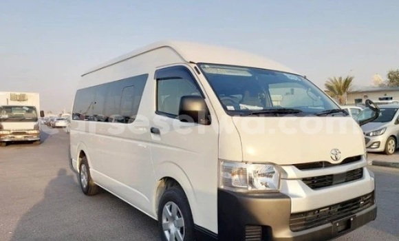 Acheter Occasion Voiture Toyota Hiace Blanc à Bel Ombre, West Mahé Acheter Occasion Voiture Toyota Hiace Blanc à Bel Ombre, West Mahé