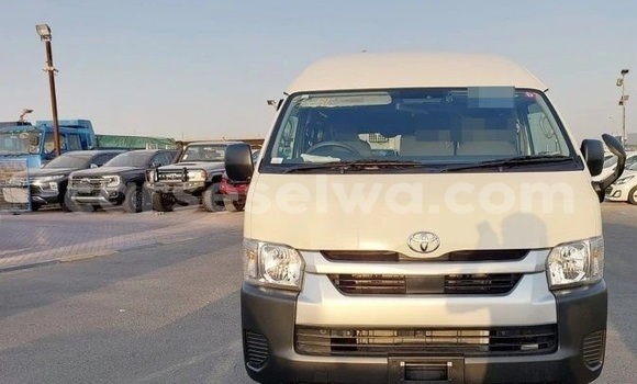 Acheter Occasion Voiture Toyota Hiace Blanc à Bel Ombre, West Mahé Acheter Occasion Voiture Toyota Hiace Blanc à Bel Ombre, West Mahé